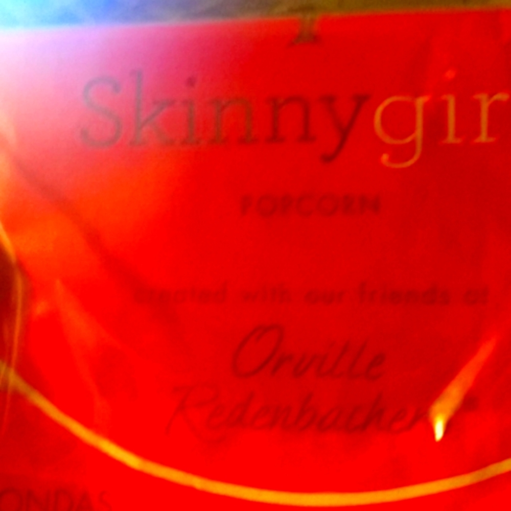 Skinny girl popcorn small red